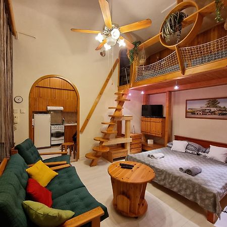 Appartement Little Cozy Apartman à Miskolc Extérieur photo